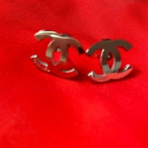 Fashion bracelet and matching earrings